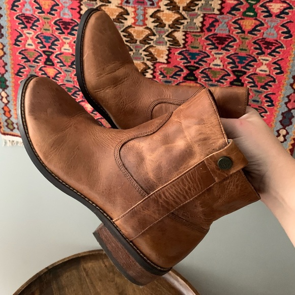 *SOLD* Western Leather Ankle boots - Picture 1 of 3